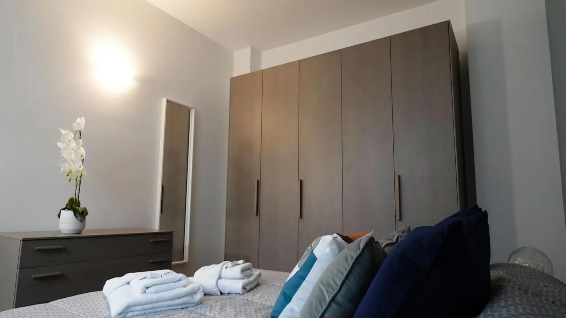 Candiani E1 Bilocale Milan Apartment